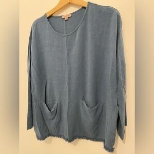 Remix mess Top 3/4 sleeve front pockets. ‎ Size Large